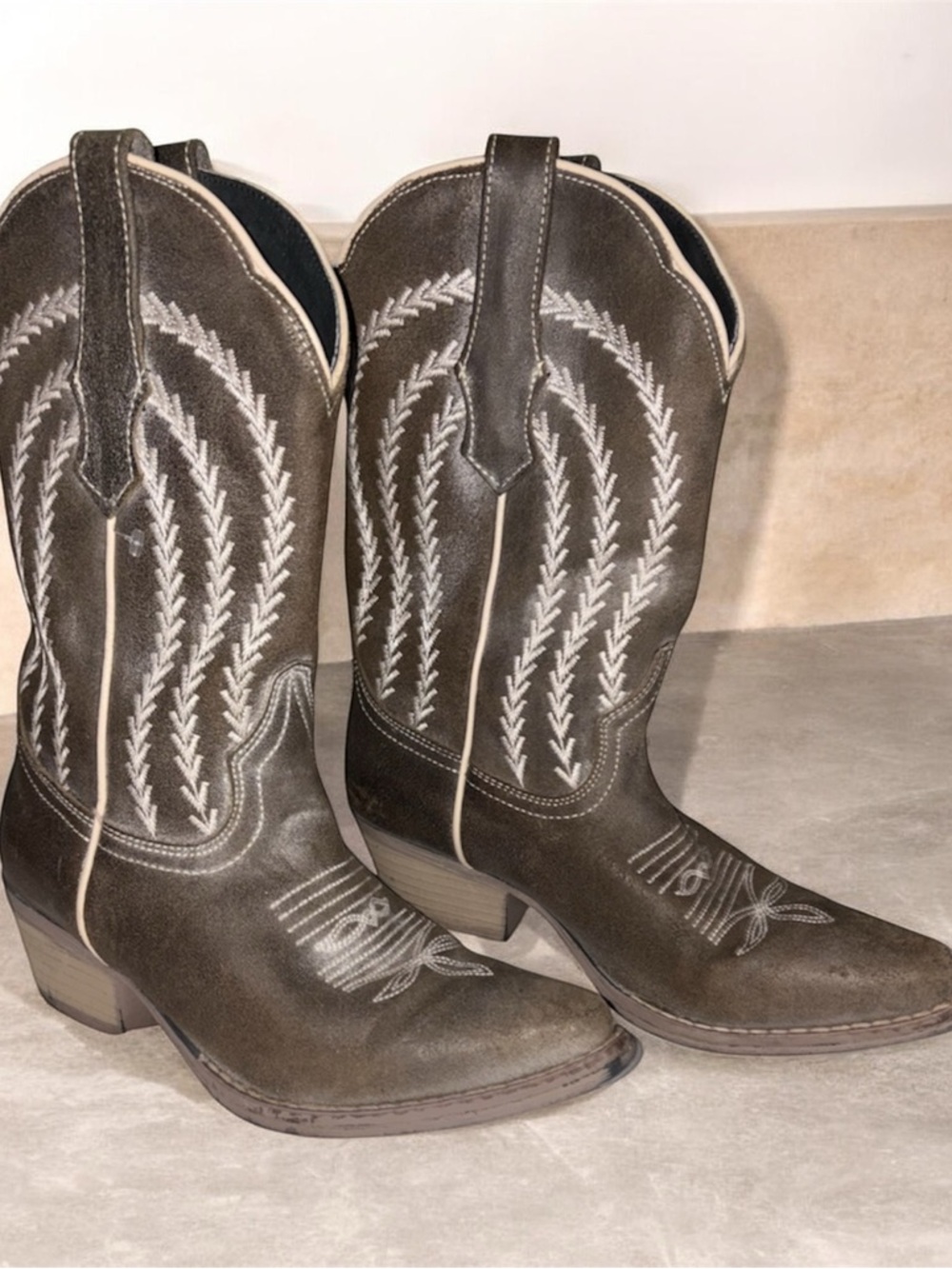 Like New Sterling River Cowboy Boots – Women’s Size 6.5 🤠